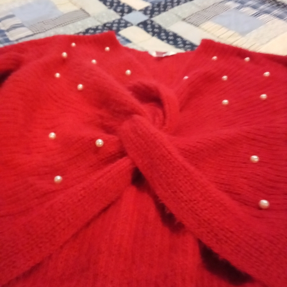 Red sweater - Picture 2 of 3